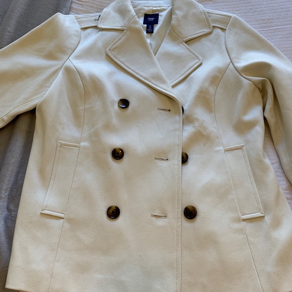 Beautiful White Jacket - Picture 9 of 10